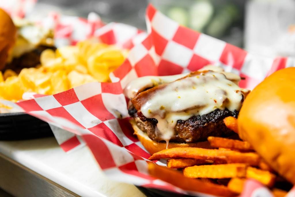 The Dawghouse Bar & Grill | restaurant | 7283 US-53, Canyon, MN 55717, USA | 2183458830 OR +1 218-345-8830