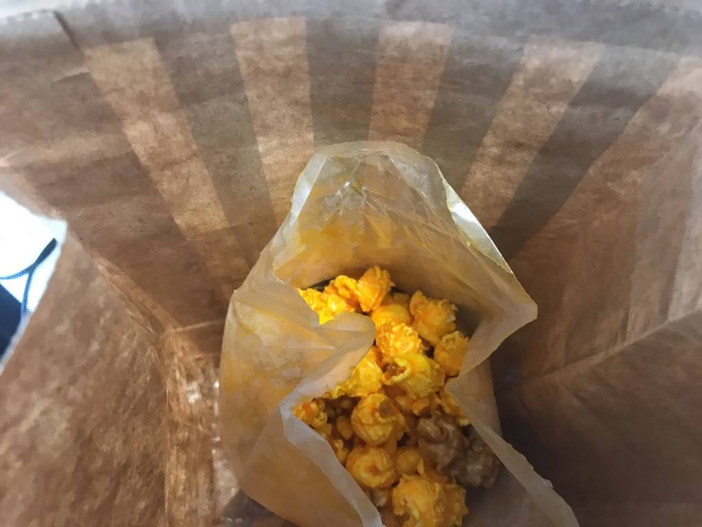 Garrett Popcorn Shops | meal takeaway | Terminal B, 2141 South International Pkwy b27, DFW Airport, TX 75261, USA | 8884767267 OR +1 888-476-7267