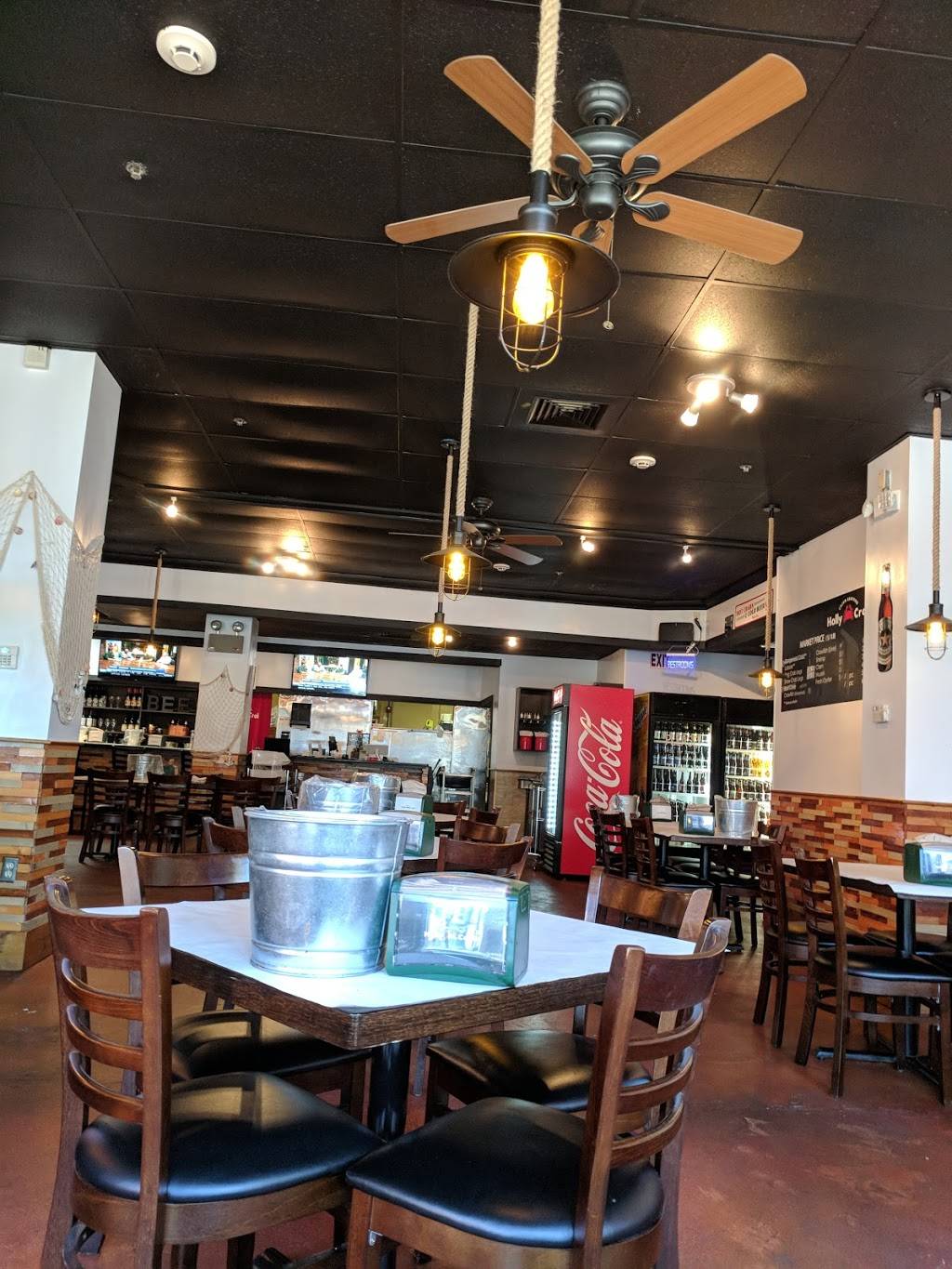 Holly Crab | restaurant | 16 Merrimack St, Lowell, MA 01852, USA | 9783237879 OR +1 978-323-7879