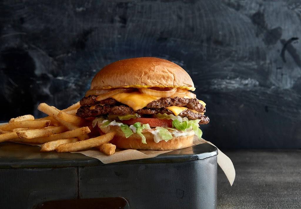 Buffalo Wild Wings | meal takeaway | 32401 Temecula Pkwy, Temecula, CA 92592, USA | 9513030225 OR +1 951-303-0225