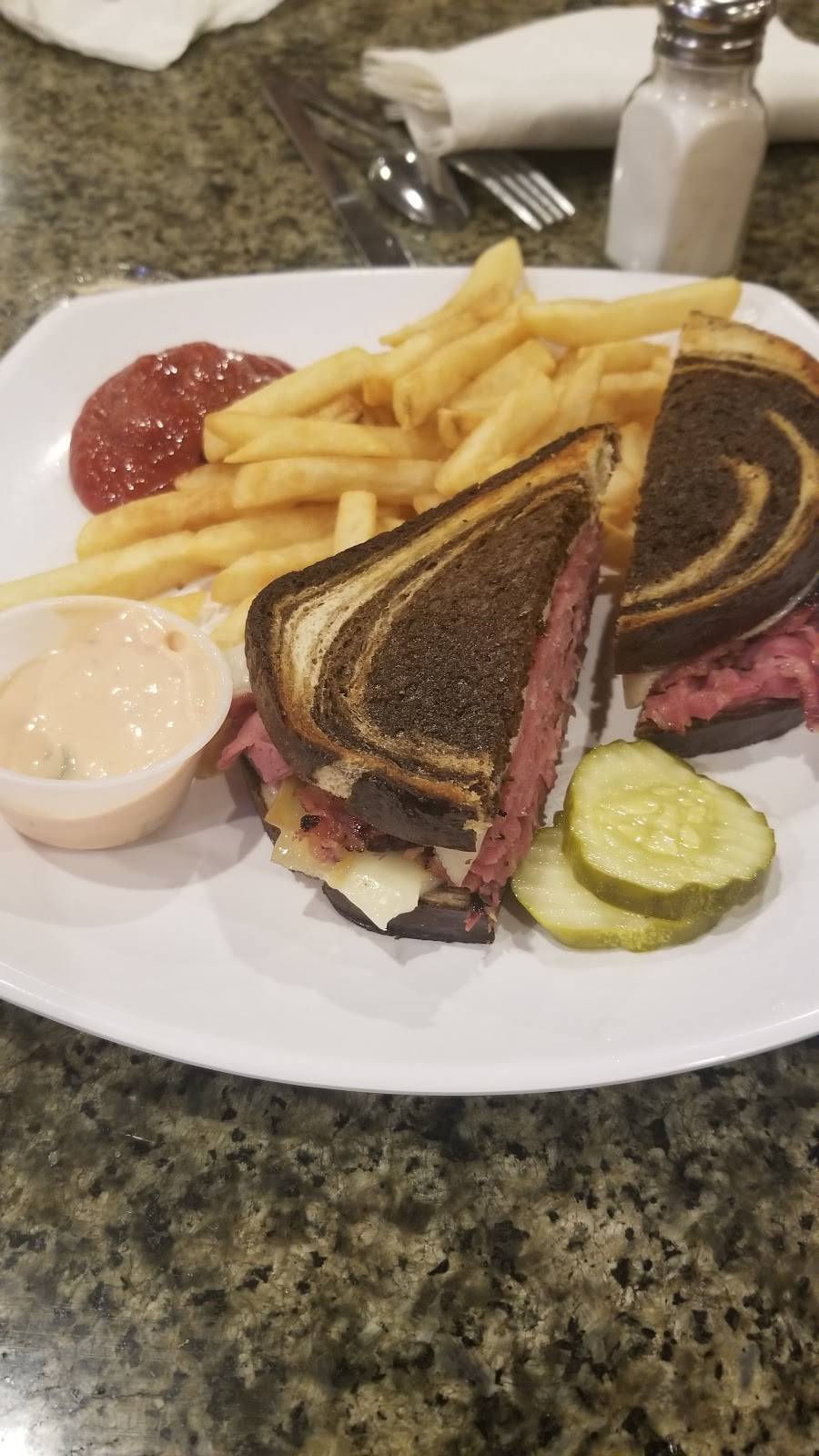 Central Park Family Restaurant | restaurant | 7657 FL-54, New Port Richey, FL 34653, USA | 7273767402 OR +1 727-376-7402