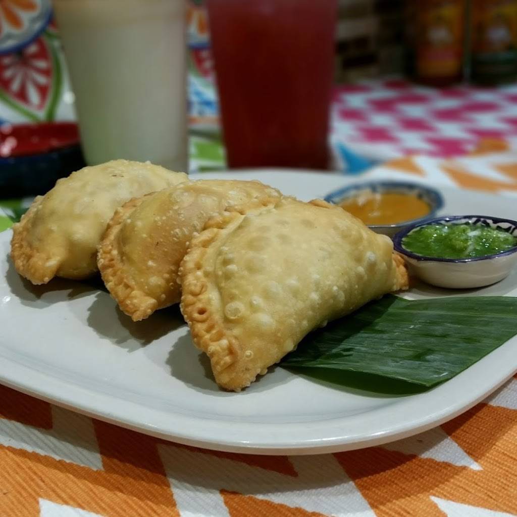 Litos Empanadas | restaurant | 2566 N Clark St, Chicago, IL 60614, USA | 7738571337 OR +1 773-857-1337