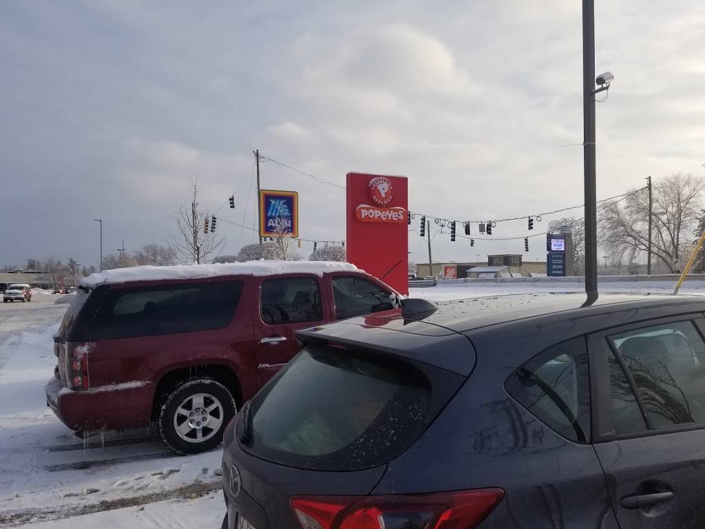 Popeyes Louisiana Kitchen | restaurant | 40 S Western Ave, Carpentersville, IL 60110, USA | 2242932154 OR +1 224-293-2154