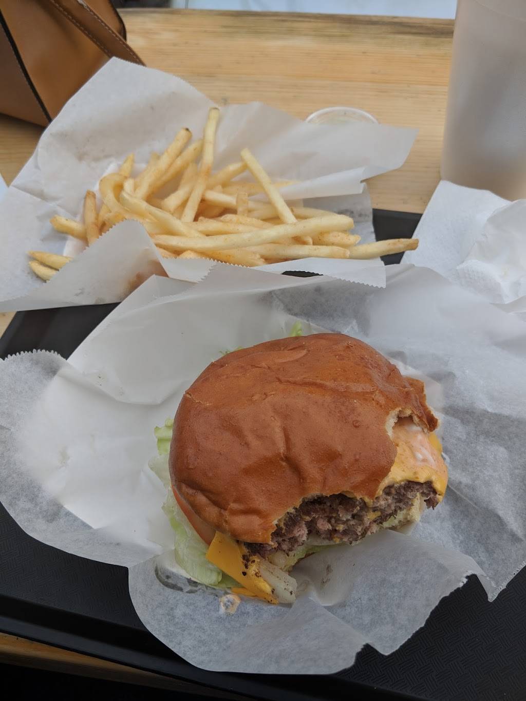 Hungry Hut | restaurant | 42008 Tollhouse Rd, Shaver Lake, CA 93664, USA | 5598413222 OR +1 559-841-3222