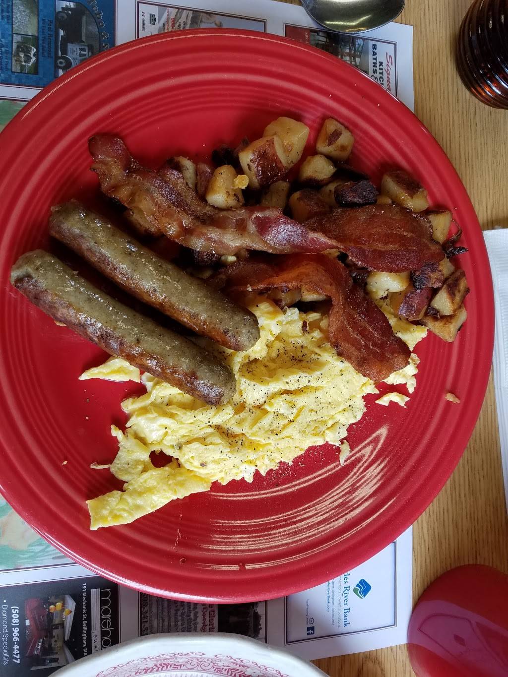 Pams Diner | restaurant | 93 Mechanic St, Bellingham, MA 02019, USA | 5086571284 OR +1 508-657-1284