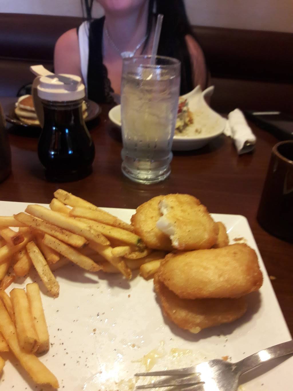 Village Inn | bakery | 921 30th Ave, Greeley, CO 80634, USA | 9703565449 OR +1 970-356-5449