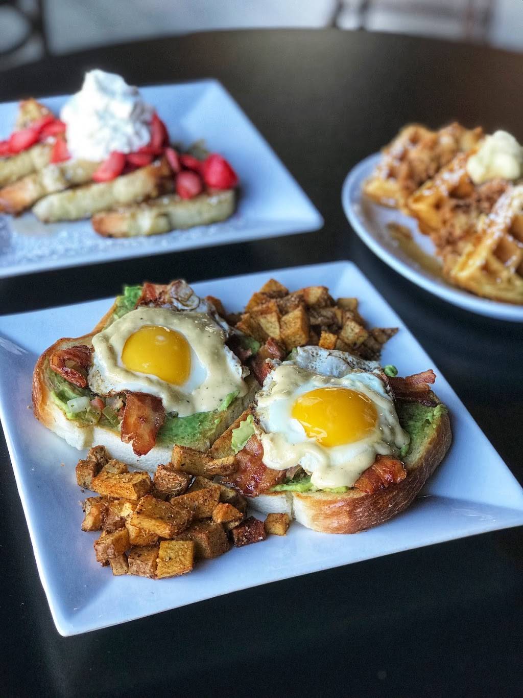 Clutch Kitchen & Pour House | restaurant | 601 S Cedar St, Charlotte, NC 28202, USA | 7043757566 OR +1 704-375-7566