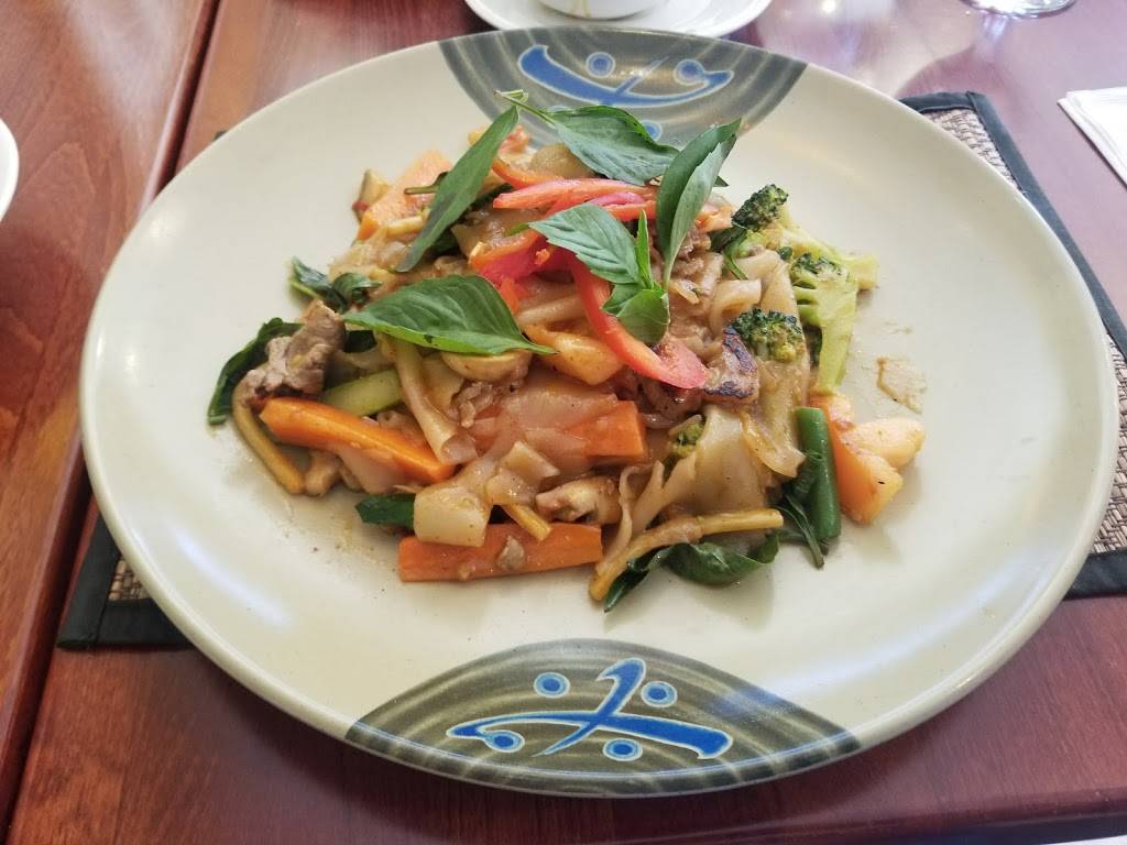 Chada Thai Bistro | restaurant | 96 W Old Country Rd, Hicksville, NY 11801, USA | 5169340717 OR +1 516-934-0717