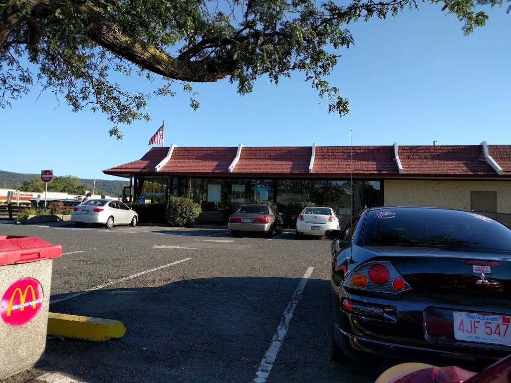 McDonalds | cafe | 61 Cheshire Rd, Pittsfield, MA 01201, USA | 4134424602 OR +1 413-442-4602