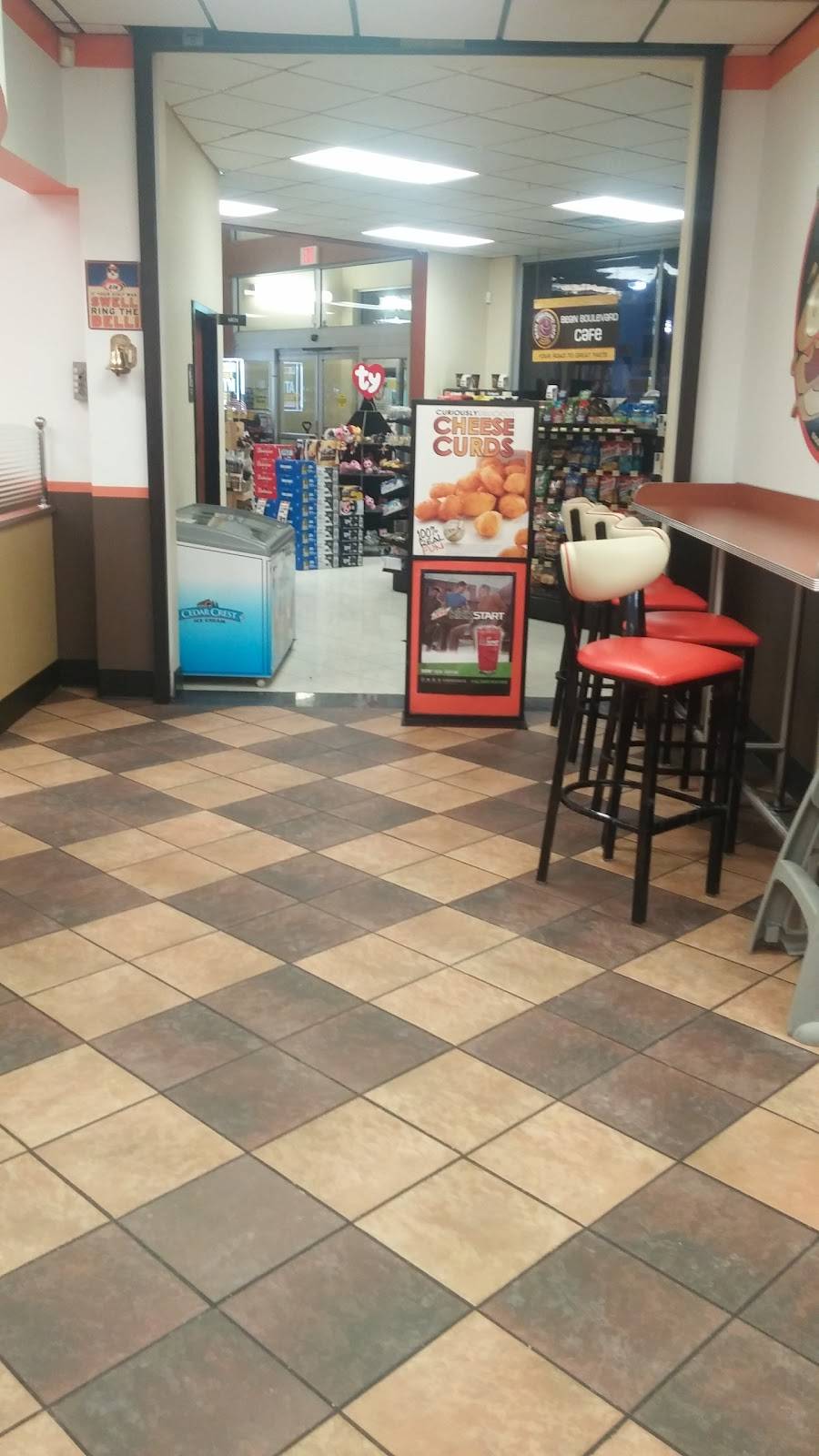 A&W Restaurant | restaurant | 2145 University Ave, Green Bay, WI 54302, USA | 9204068212 OR +1 920-406-8212