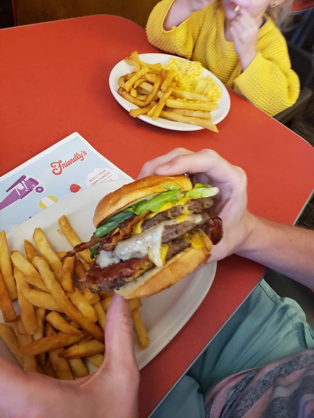 Friendlys | restaurant | 482 N Main St, Leominster, MA 01453, USA | 9785379787 OR +1 978-537-9787