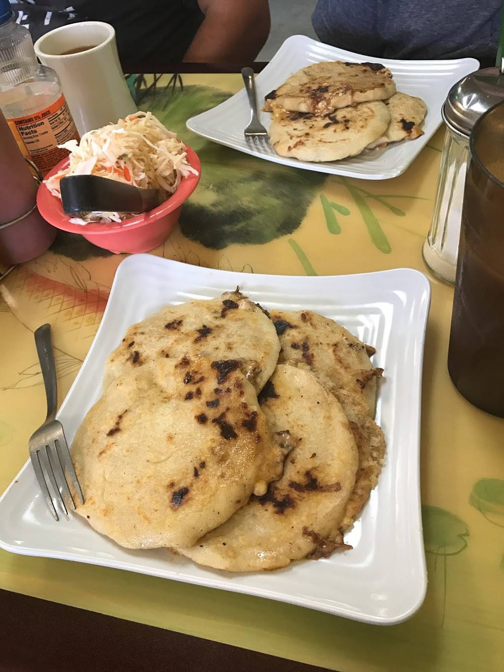 Kelly Pupuseria | restaurant | 5446 W Ridgecreek Dr, Houston, TX 77053, USA | 2818353231 OR +1 281-835-3231