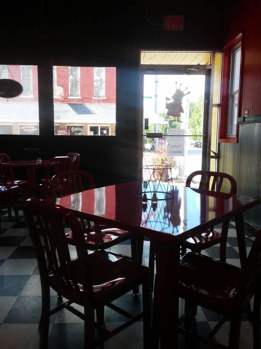 Waynetown Pizza King | restaurant | 101 W Washington St, Waynetown, IN 47990, USA | 7652342133 OR +1 765-234-2133