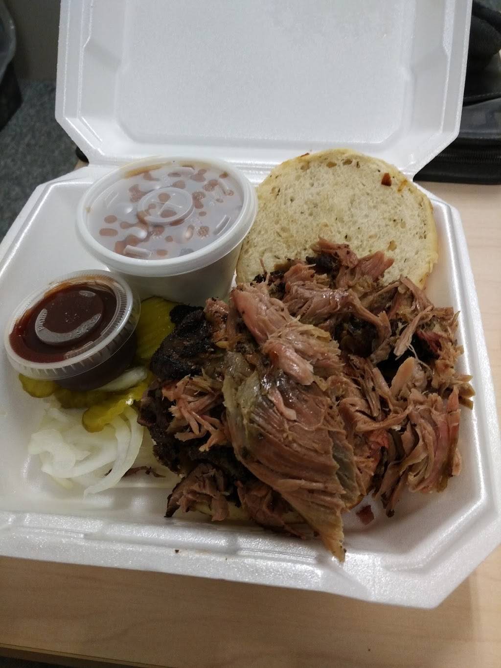 Smokin Barrel BBQ | restaurant | 13508 Discovery Dr, Omaha, NE 68137, USA | 4025984855 OR +1 402-598-4855