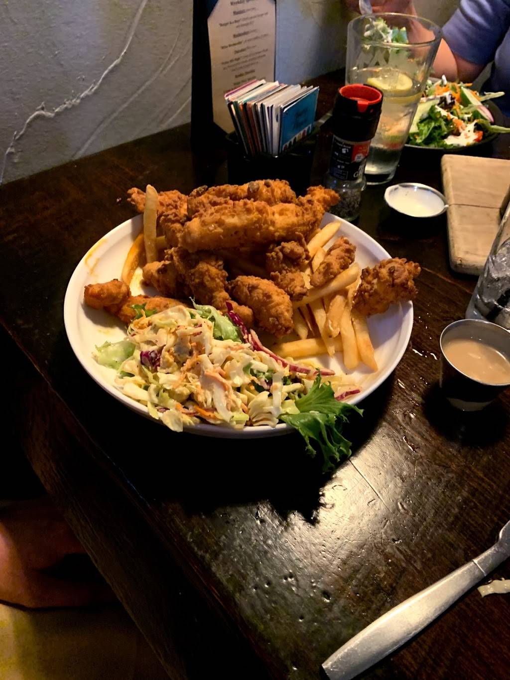 Peter Christians Tavern | restaurant | 195 Main St, New London, NH 03257, USA | 6035262964 OR +1 603-526-2964