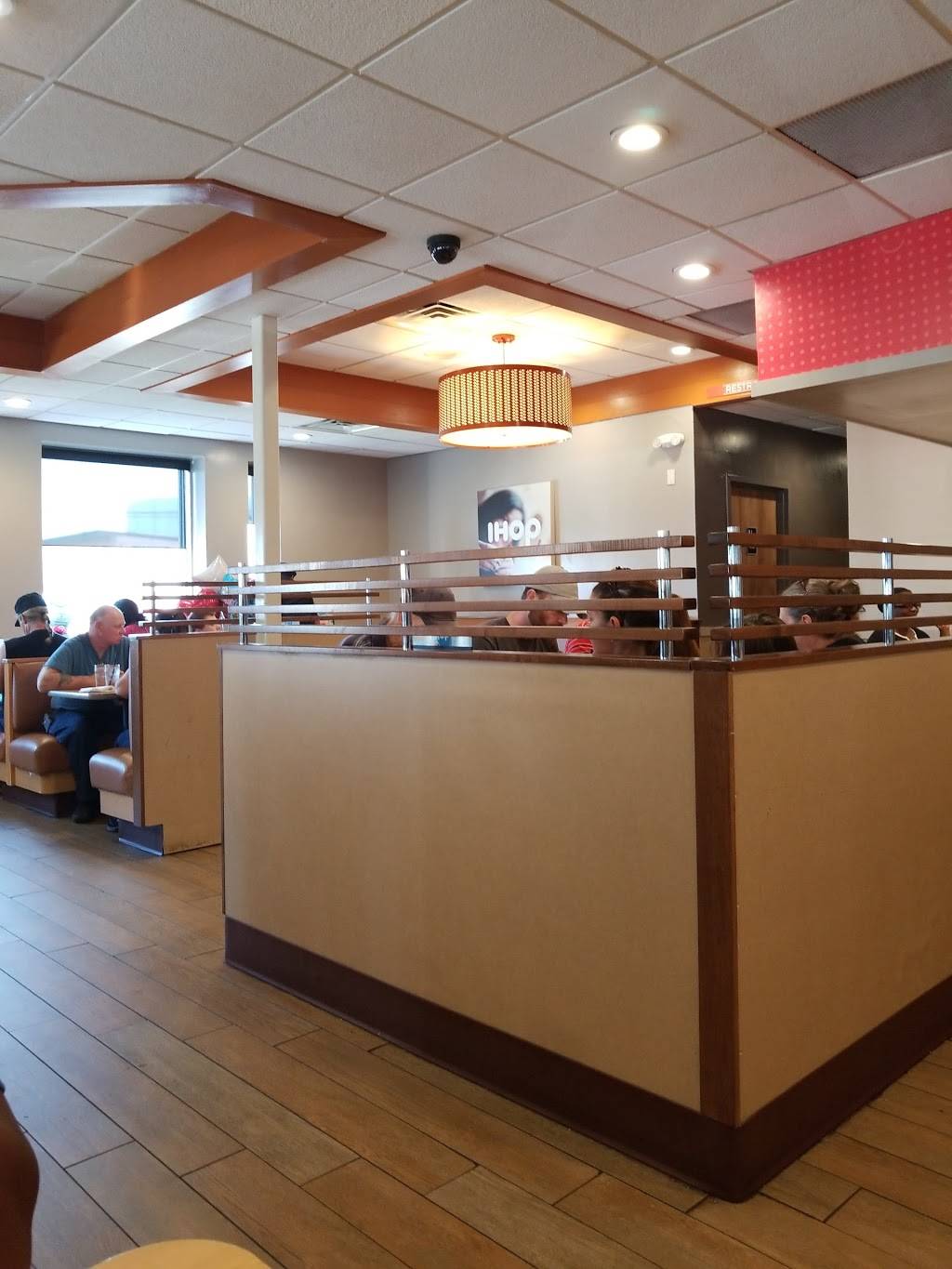 IHOP | restaurant | 148 N Dupont Hwy, New Castle, DE 19720, USA | 3023252188 OR +1 302-325-2188