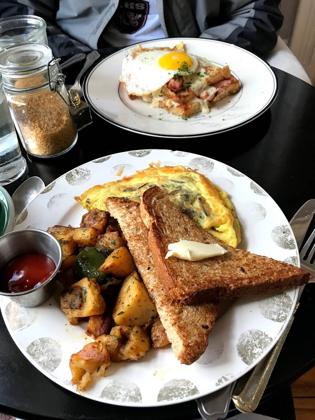 Cest La Vie Bistro | restaurant | 30 Main St, Northborough, MA 01532, USA | 5083938941 OR +1 508-393-8941