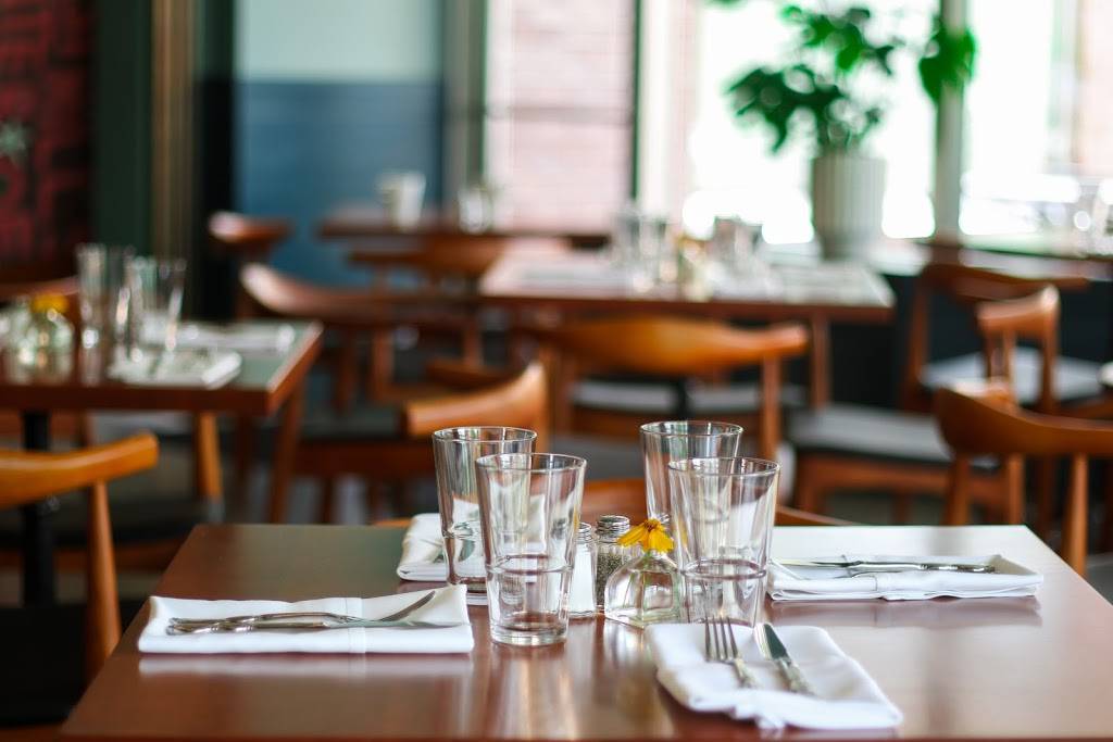 Kingfisher Restaurant & Deli | restaurant | 1001 Lake Dr SE, Grand Rapids, MI 49506, USA | 6167346833 OR +1 616-734-6833