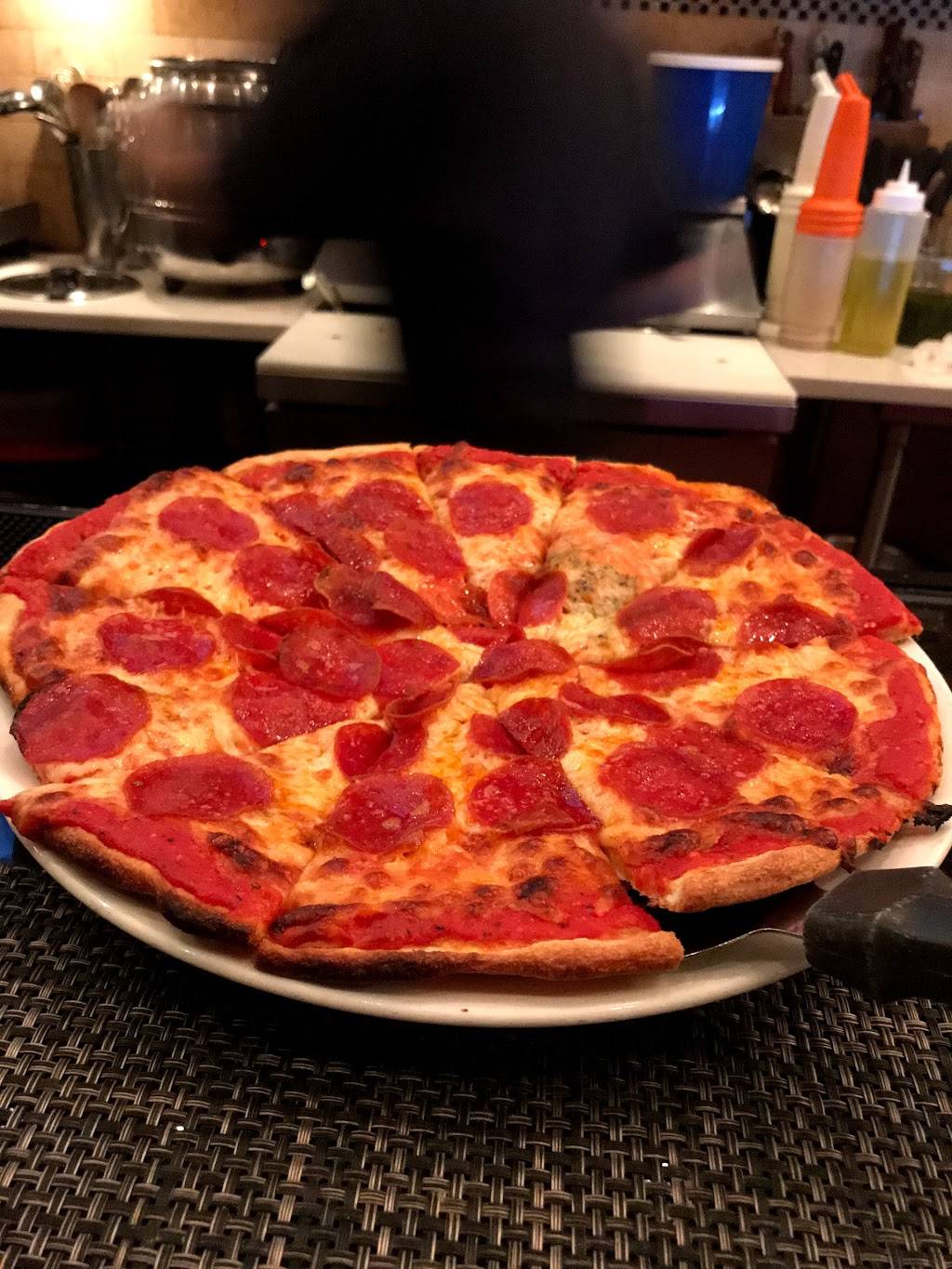 Mama Milano Pizza Bar | restaurant | 1421 N Wells St, Chicago, IL 60610, USA | 3127873710 OR +1 312-787-3710