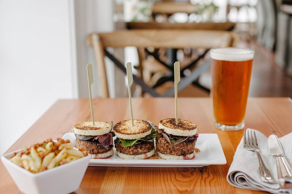 Haywoods Restaurant | restaurant | 2 N Main St, Lexington, VA 24450, USA | 5404632508 OR +1 540-463-2508