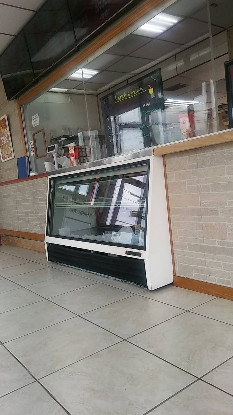 J & J Fish & Chicken | restaurant | 6610 N 76th St, Milwaukee, WI 53223, USA | 4143581442 OR +1 414-358-1442