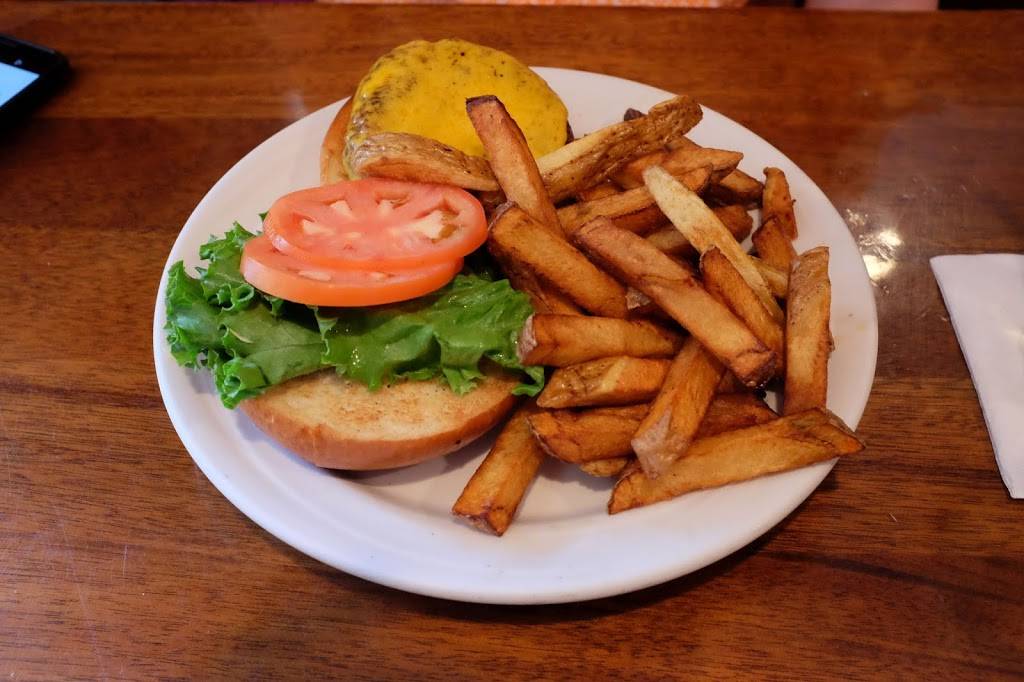 King Eiders Pub | restaurant | 2 Elm St, Damariscotta, ME 04543, USA | 2075636008 OR +1 207-563-6008