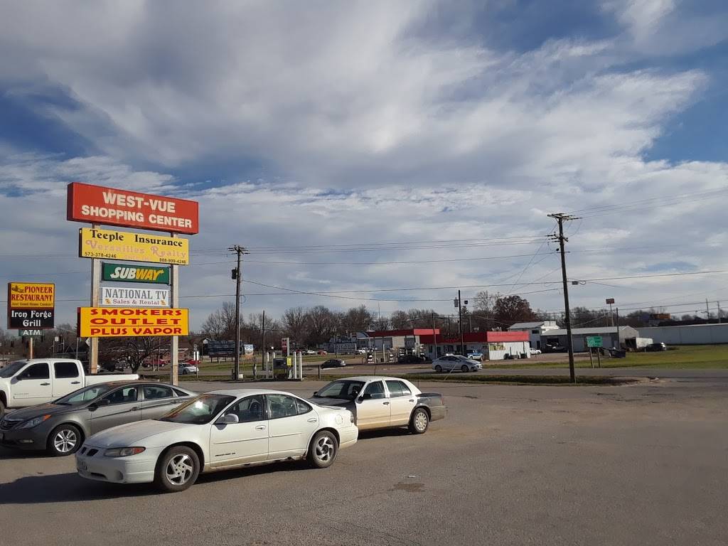 Subway Restaurants | restaurant | 809 W Newton St, Versailles, MO 65084, USA | 5733785640 OR +1 573-378-5640