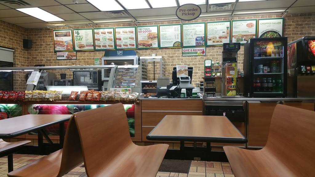 Subway | restaurant | 1300 Hamilton St, Stoughton, WI 53589, USA | 6088770373 OR +1 608-877-0373