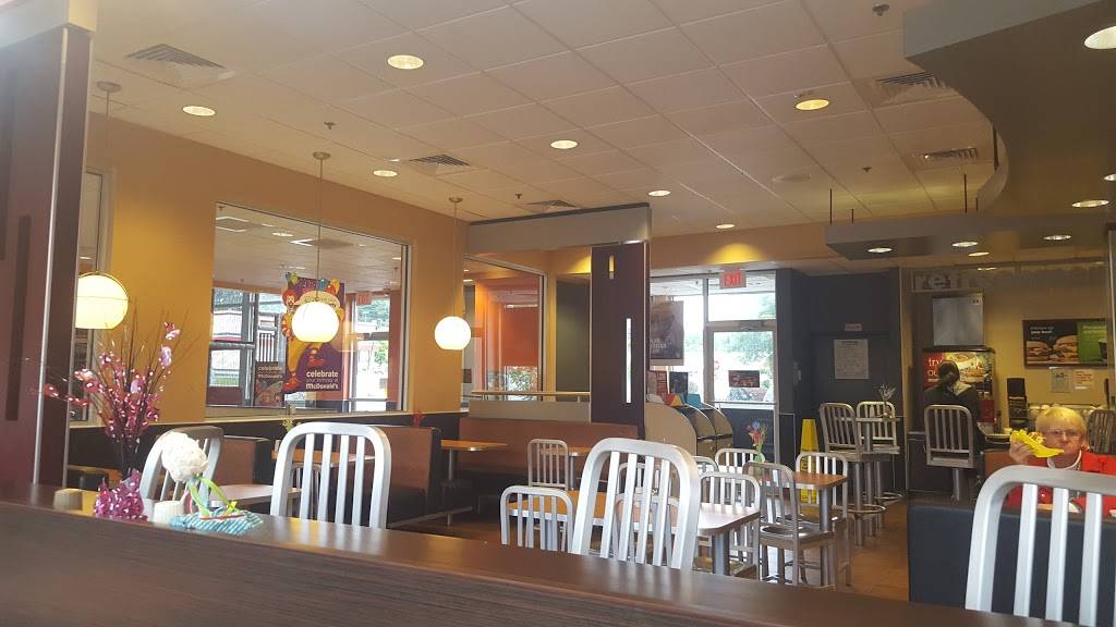 McDonalds | cafe | 399 Scarlet Rd New Garden Shopping Cntr, Kennett Square, PA 19348, USA | 6104443193 OR +1 610-444-3193