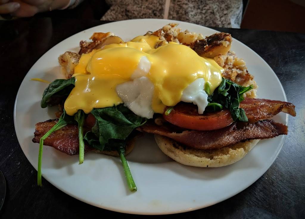 Kristas | restaurant | 2 Main St, Cornish, ME 04020, USA | 2076253600 OR +1 207-625-3600