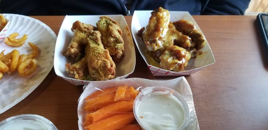 P Gs Wings & More | restaurant | 1205 W Oak St, Kissimmee, FL 34741, USA | 4078473441 OR +1 407-847-3441