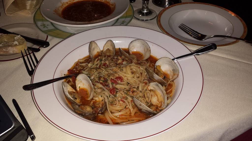 Floras Italian Cafe | restaurant | 841 William Hilton Pkwy, Hilton Head Island, SC 29928, USA | 8438428200 OR +1 843-842-8200