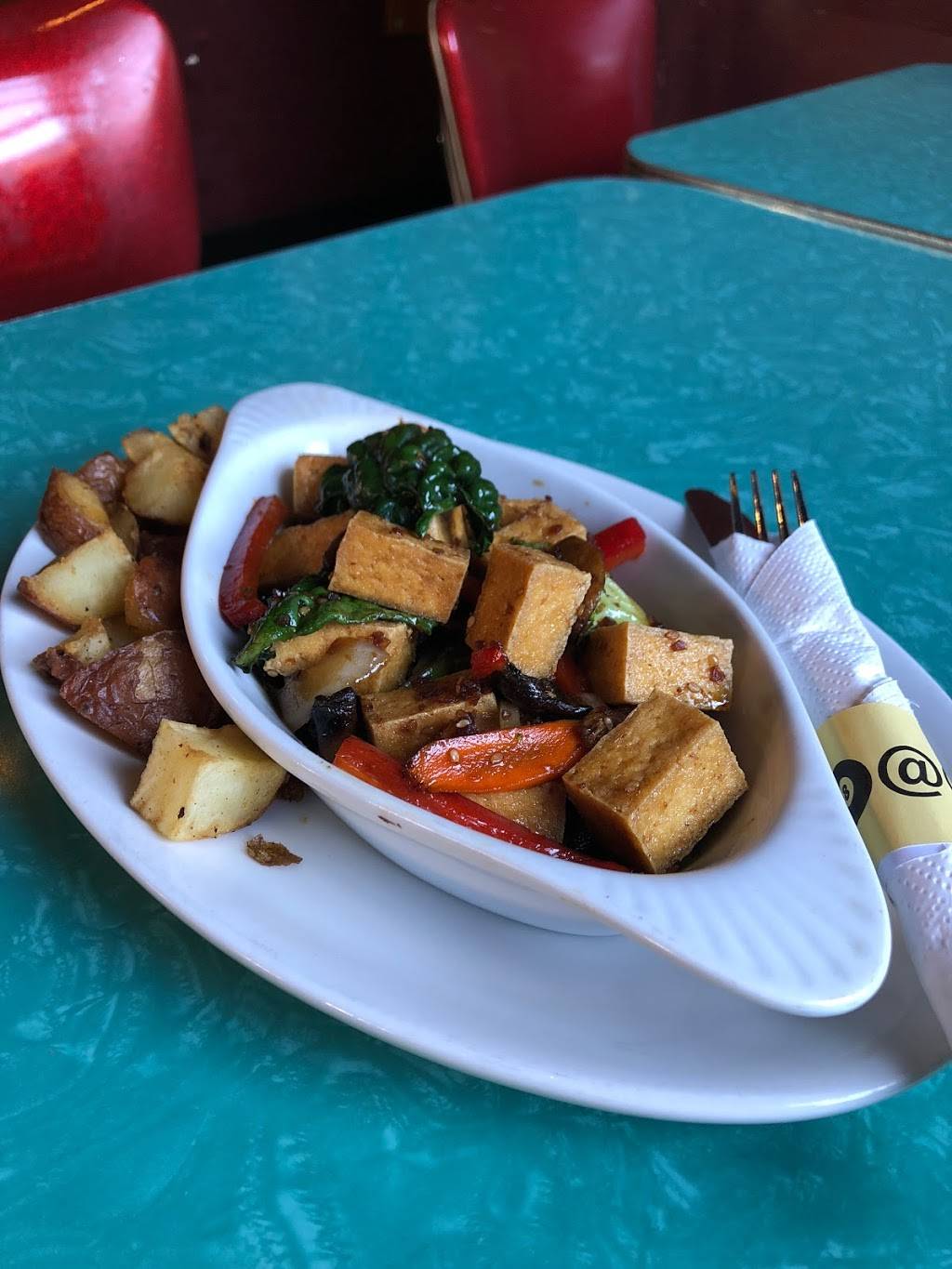 Cyclops | restaurant | 2421 1st Ave, Seattle, WA 98121, USA | 2064411677 OR +1 206-441-1677