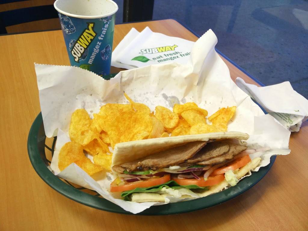 Subway | meal takeaway | 10520 Yonge St #38a, Richmond Hill, ON L4C 3C5, Canada | 9057372999 OR +1 905-737-2999
