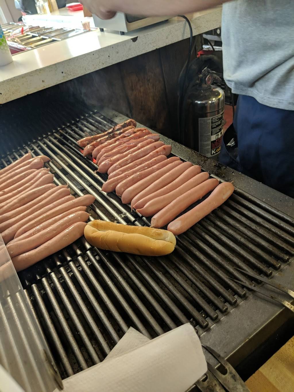 Red Top Hot Dogs | restaurant | 3360 Big Tree Rd, Hamburg, NY 14075, USA | 7166275163 OR +1 716-627-5163