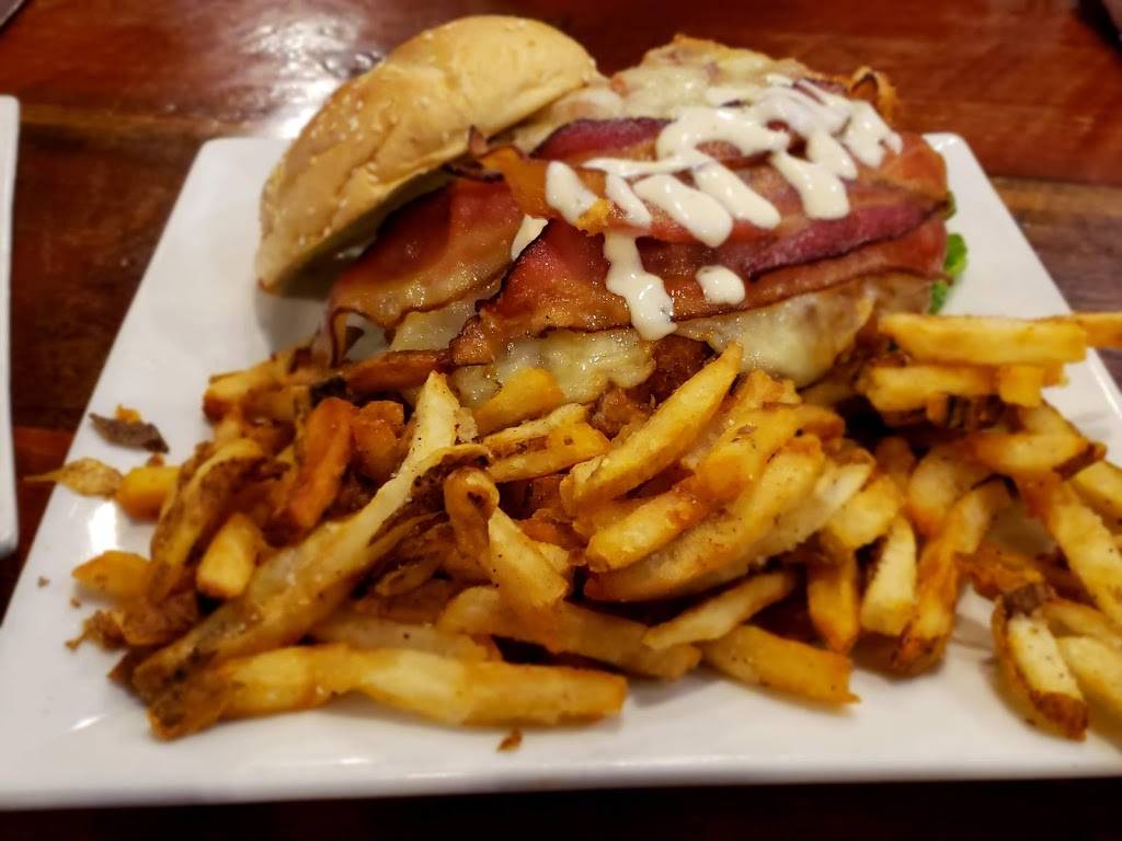 The Farm Bar and Grille | restaurant | 1181 Elm St, Manchester, NH 03101, USA | 6036413276 OR +1 603-641-3276