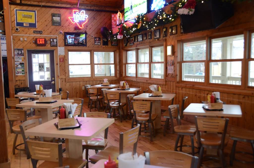 Curlys Waterfront Sports Bar & Grill | restaurant | W272N2696 Lakeview Blvd, Pewaukee, WI 53072, USA | 2626914243 OR +1 262-691-4243
