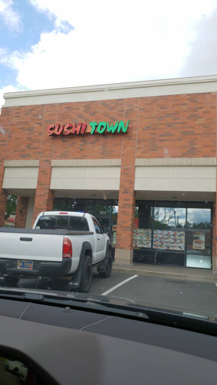 Sushi Town | restaurant | 14800 SW Murray Scholls Dr #101, Beaverton, OR 97007, USA | 5035905675 OR +1 503-590-5675