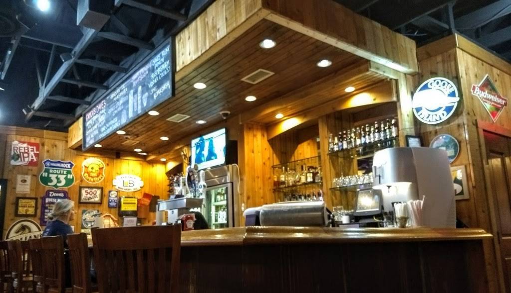 Famous Daves Bar-B-Que | restaurant | 5077 S 27th St, Greenfield, WI 53221, USA | 4147271940 OR +1 414-727-1940