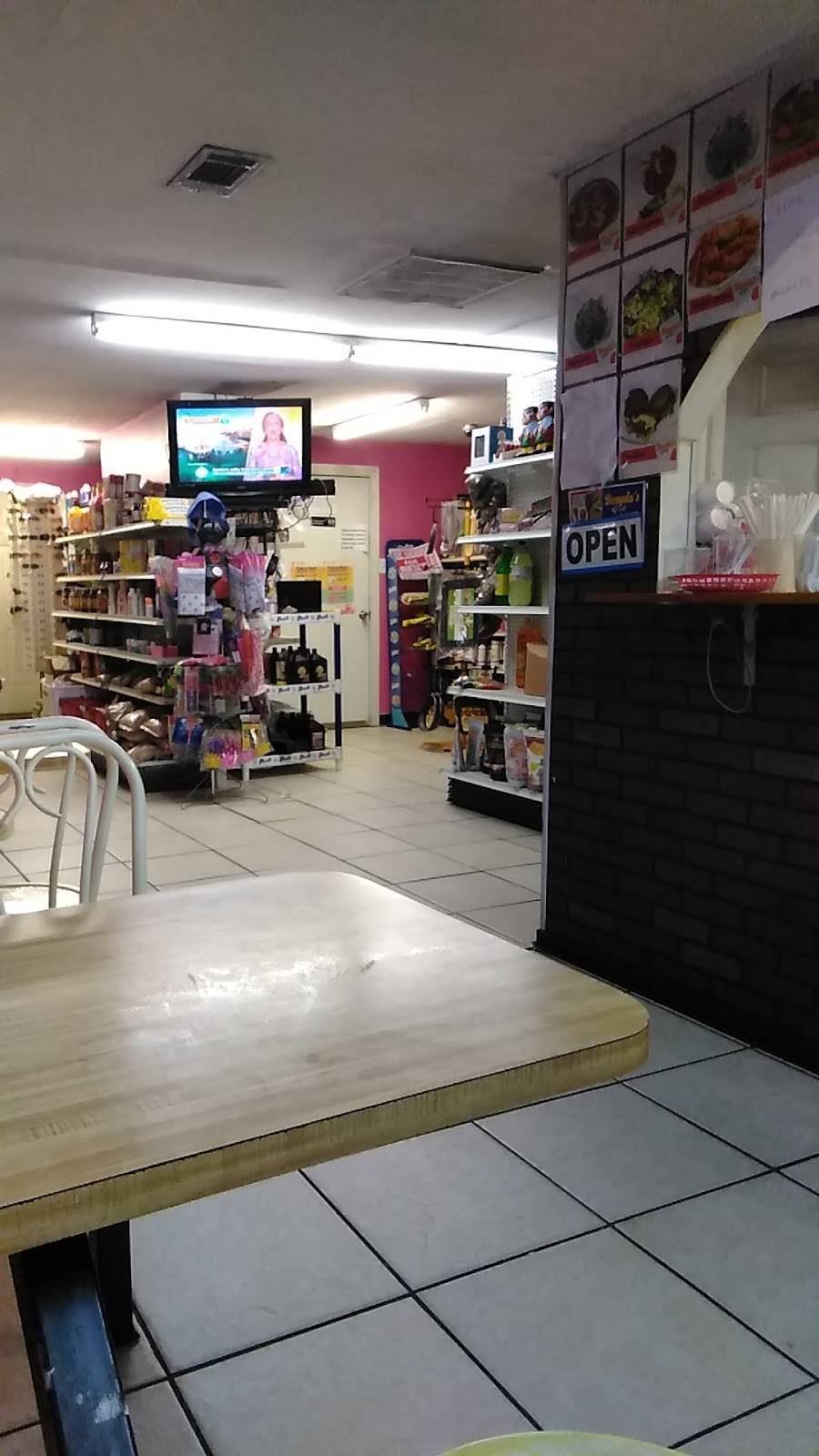 Mis Tres Reynas ahora. la POBLANITA | restaurant | 1983 Lombardy Village Rd, Lumber Bridge, NC 28357, USA | 9103598040 OR +1 910-359-8040