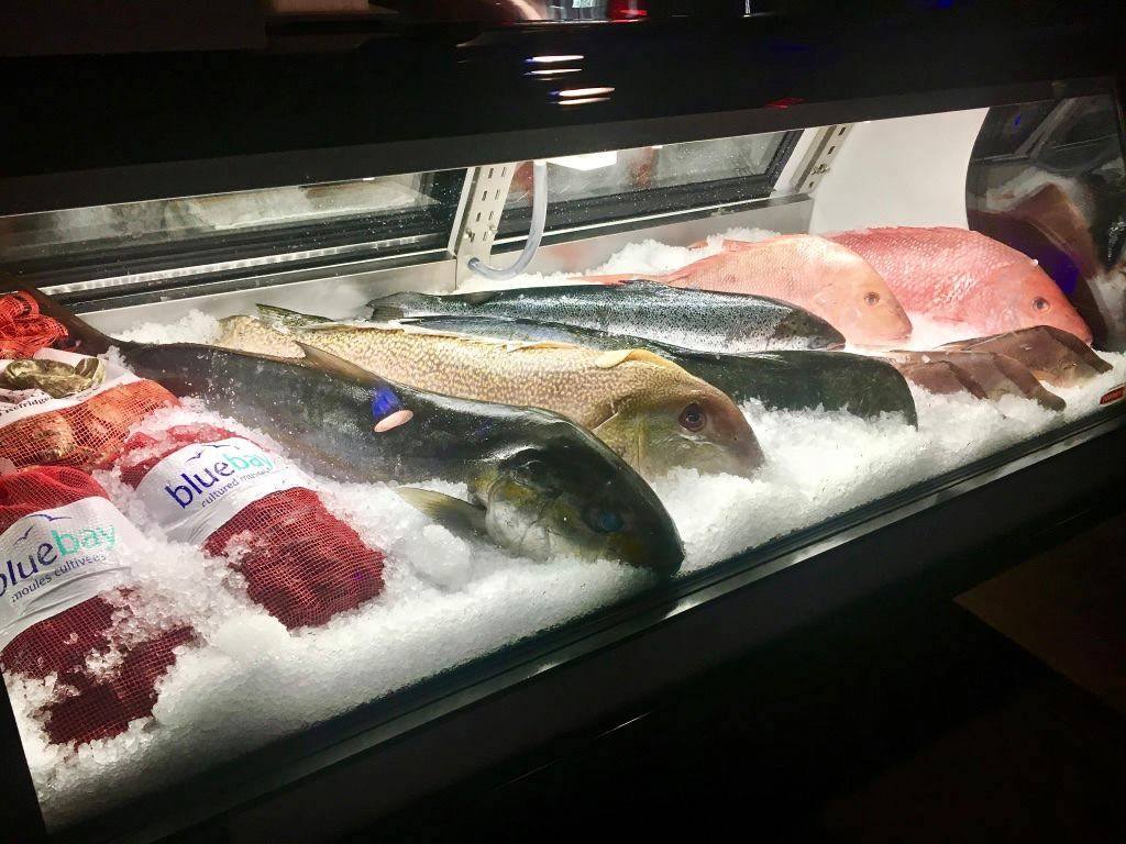 Off The Hook Seafood Market & Restaurant | restaurant | 6630 Gateway Ave, Sarasota, FL 34231, USA | 9419235570 OR +1 941-923-5570