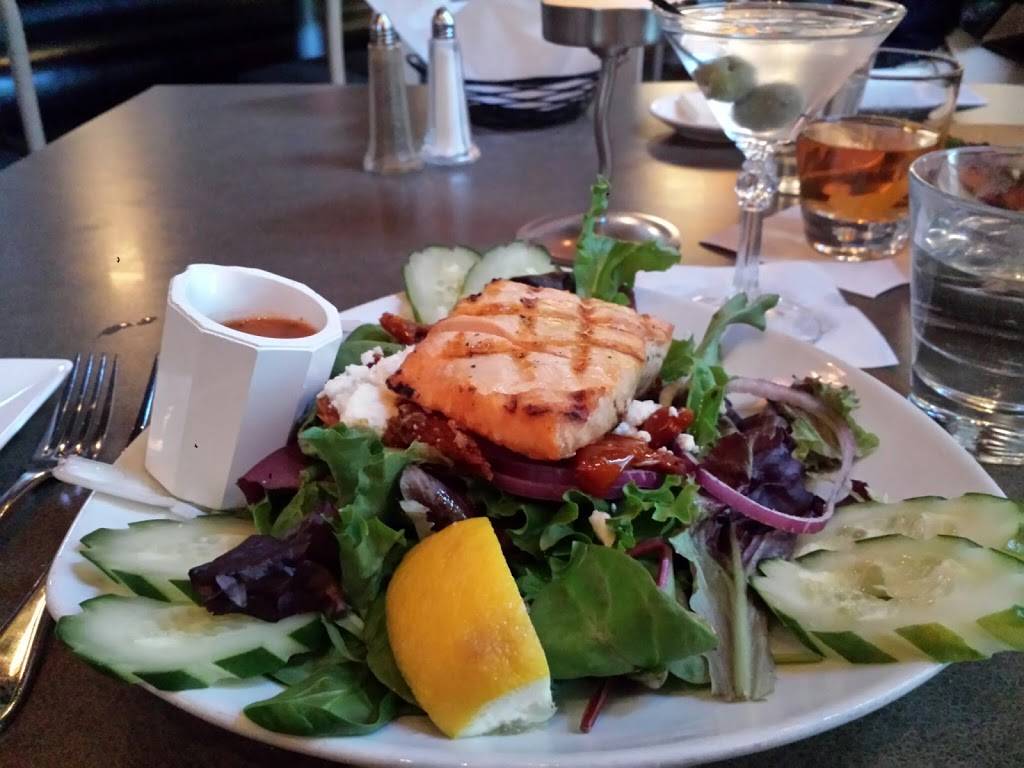 Harveys Central Grille | restaurant | 1340 W Towne Square Rd, Mequon, WI 53092, USA | 2622419589 OR +1 262-241-9589