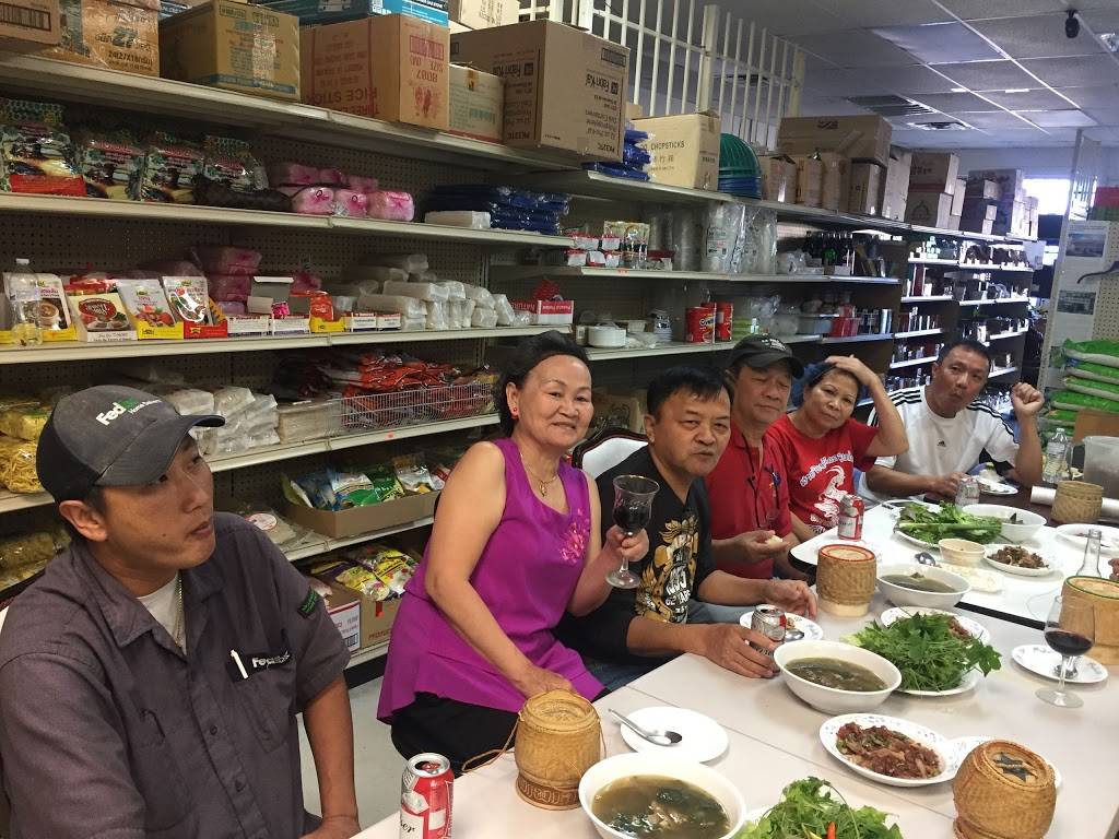 Ly Food Market & Gifts | restaurant | 4440 W Illinois Ave #400a, Dallas, TX 75211, USA | 2143309616 OR +1 214-330-9616