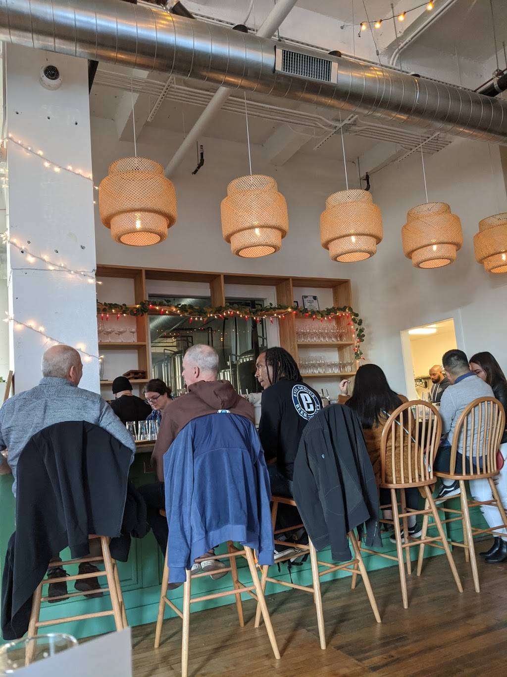 Triple Bottom Brewing | restaurant | 915 Spring Garden St, Philadelphia, PA 19123, USA | 2677641994 OR +1 267-764-1994