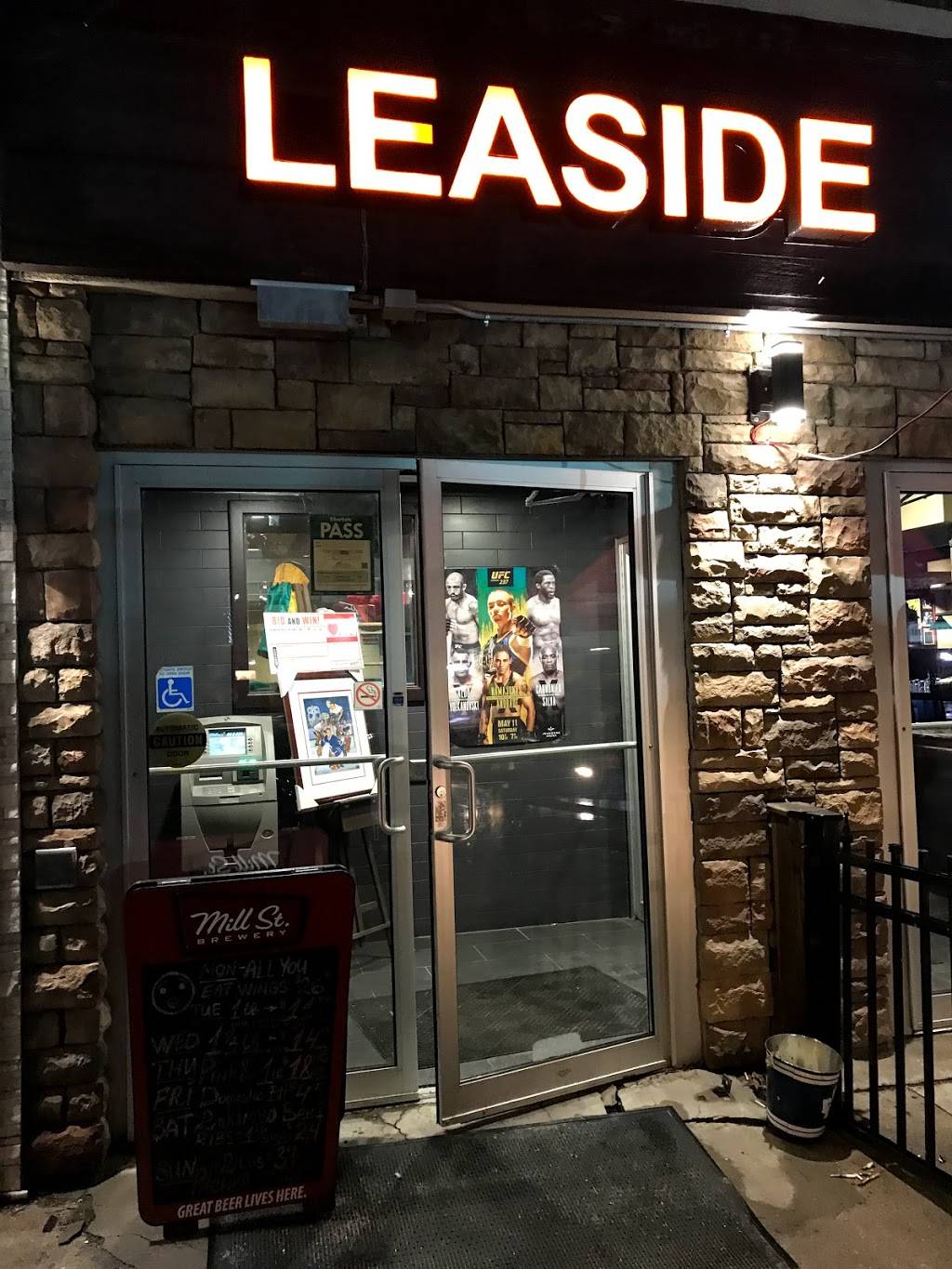 Wingporium | Leaside Sports Bar | restaurant | 856 Eglinton Ave E, East York, ON M4G 2L1, Canada | 6473521000 OR +1 647-352-1000