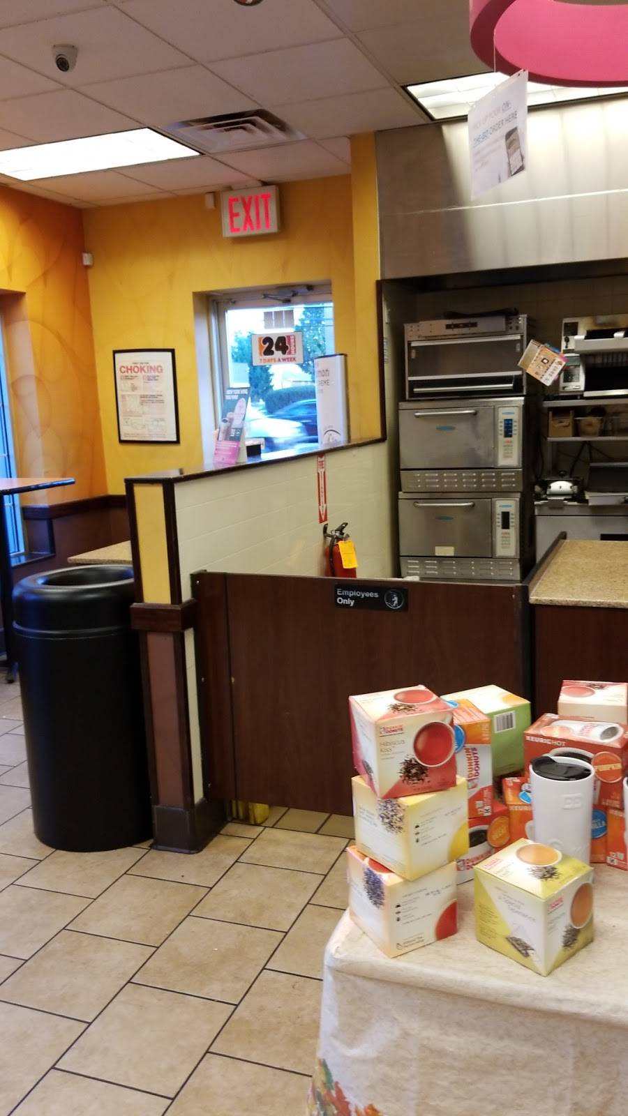 Dunkin Donuts | cafe | 705 Old Country Rd, Westbury, NY 11590, USA | 5162809041 OR +1 516-280-9041