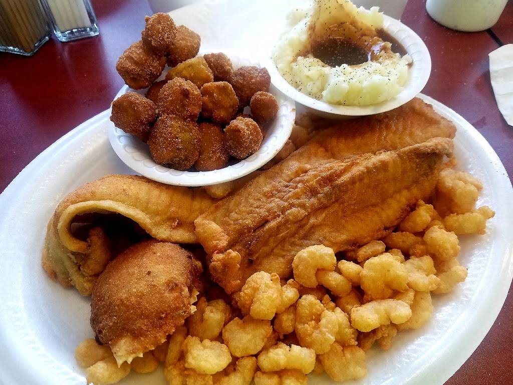 Castaway Grill | restaurant | 112 Causeway Dr, Ocean Isle Beach, NC 28469, USA | 9105797788 OR +1 910-579-7788