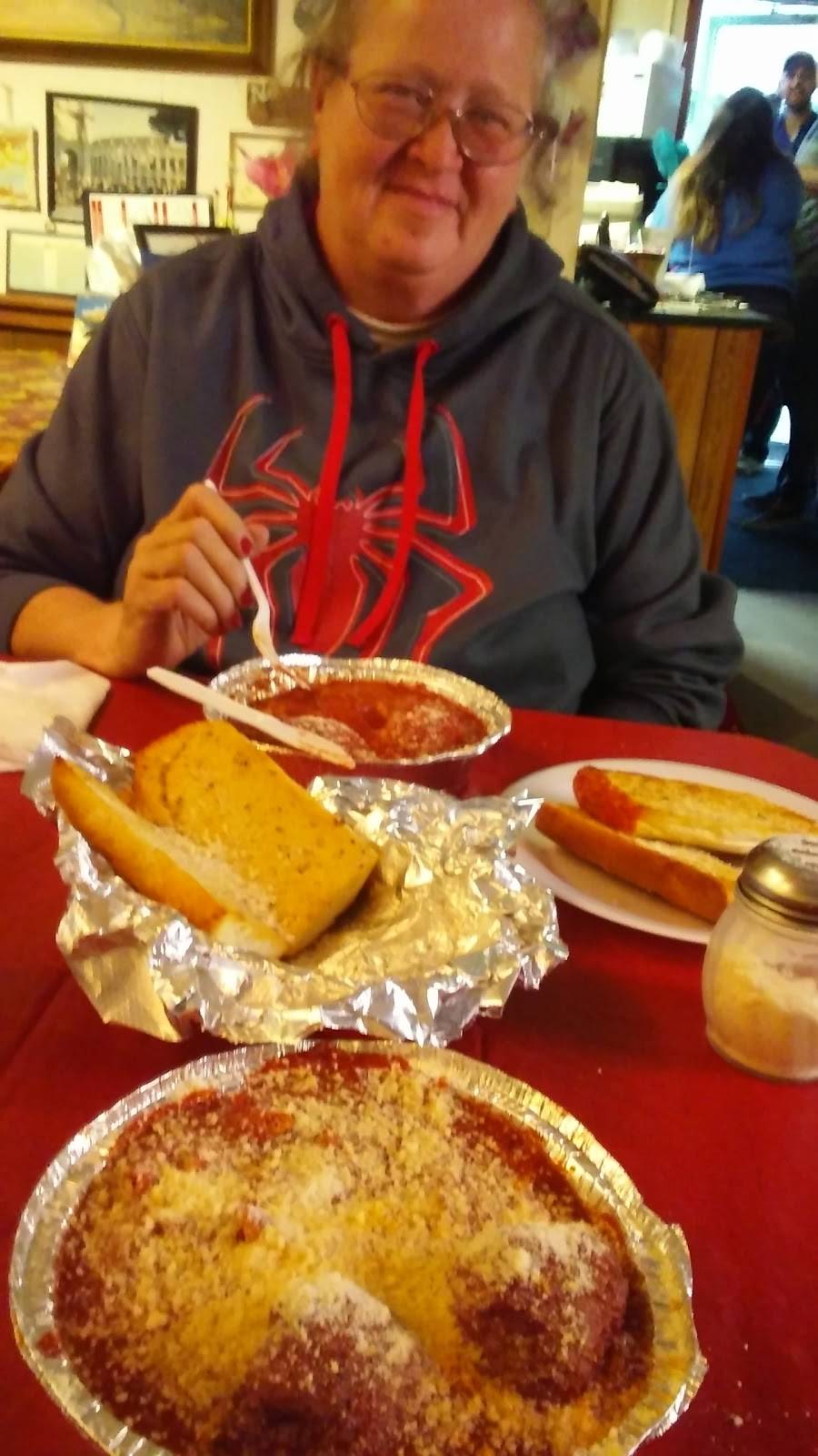 Azzolinas Hole in the Wall | meal delivery | 425 Main Ave, Clear Lake, IA 50428, USA | 6413571740 OR +1 641-357-1740