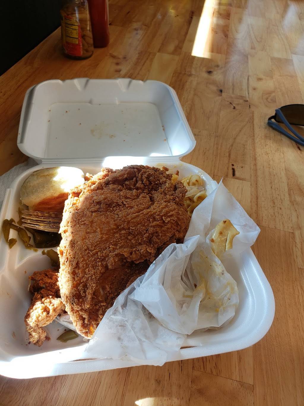 Honey Hole soul food | restaurant | 493 Waldron Rd, La Vergne, TN 37086, USA | 6152802176 OR +1 615-280-2176