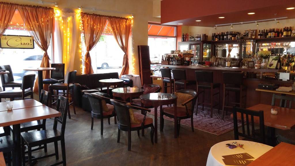 Ciao! Cafe & Wine Lounge | restaurant | 939 W Madison St, Chicago, IL 60607, USA | 3128502426 OR +1 312-850-2426